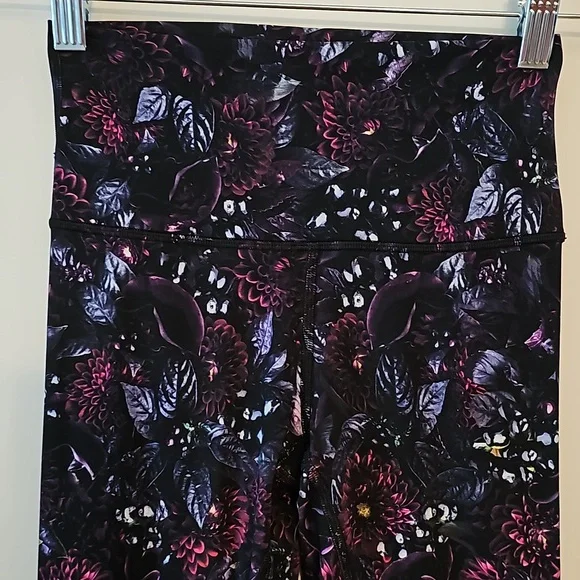 243. Lululemon Wunder Under High Rise Tight - Picture 4 of 9